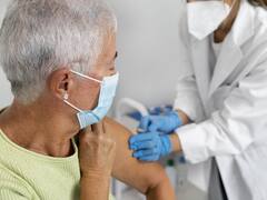 Atención jubilados: estas son todas las vacunas que deben aplicarse sí o sí los mayores de 65 años