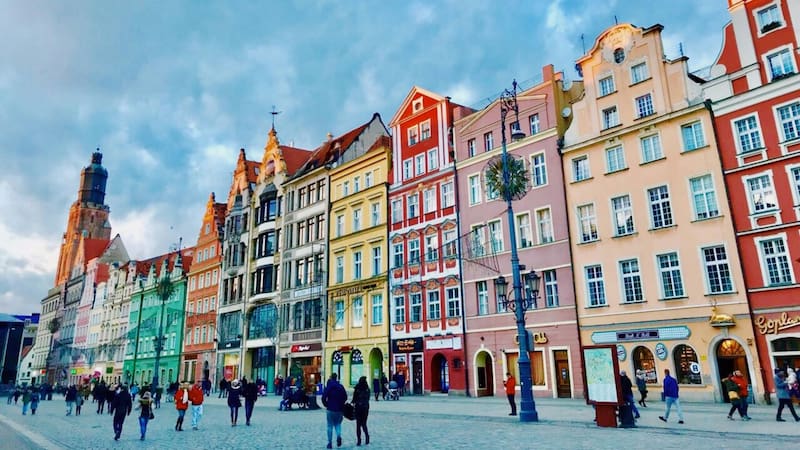 Con un costo de vida más bajo que otros países europeos, esta nación se destaca como un destino europeo económico.