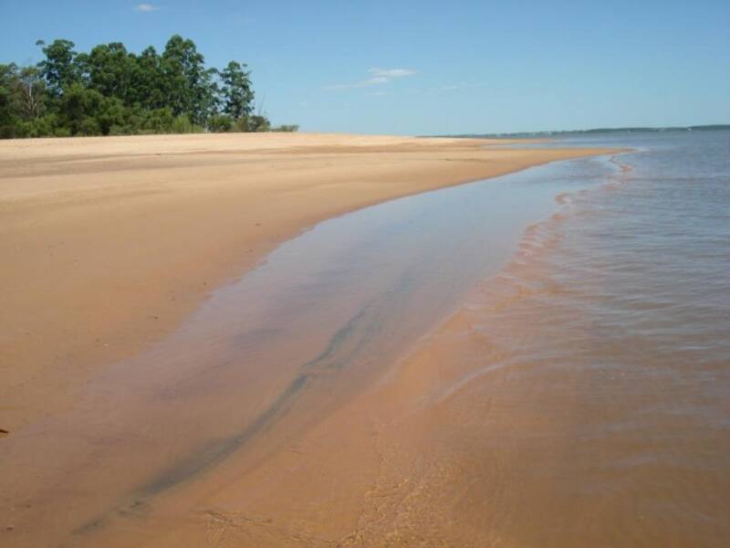Este municipio de Entre Ríos es conocido por sus playas solitarias, ideales para quienes buscan tranquilidad y naturaleza. (Foto: Turismo Entre Ríos)