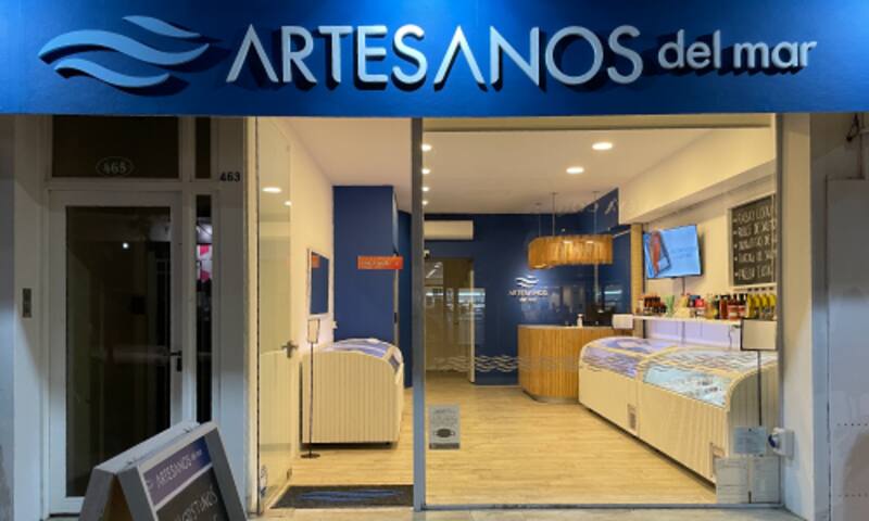 Artesanos del mar tiene 12 locales y abrieron la posibilidad de acceder a franquicias.