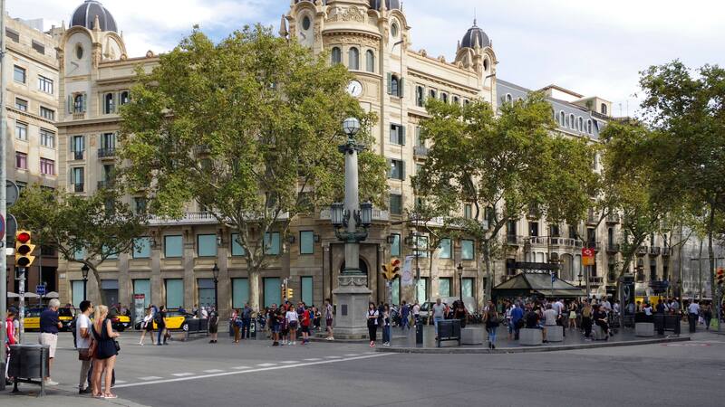 Este reciente hallazgo de la arqueología en una conocida avenida europea revela sorprendentes vestigios de un pasado medieval.