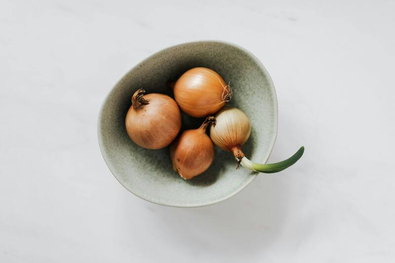 La cebolla puede ayudar a evitar las canas (Fuente: Pexels)