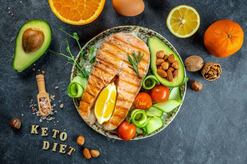 La dieta keto restringe drásticamente el consumo de carbohidratos, permitiendo solo 50 gramos al día. (Foto: Shutterstock)