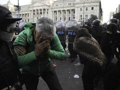 Avanzan con múltiples denuncias penales y pedidos de interpelación al Gobierno