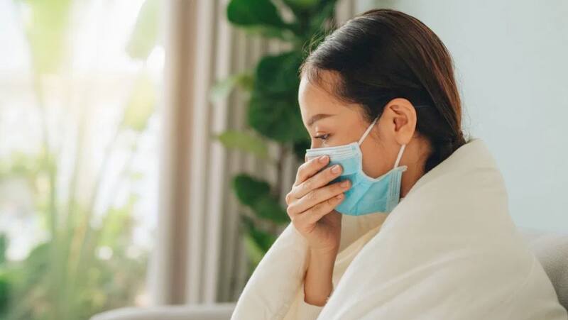 ZOE Covid reportó este síntoma en un 36% de los casos informados, después de que muchos pacientes comenzaran con una "garganta seca y áspera".