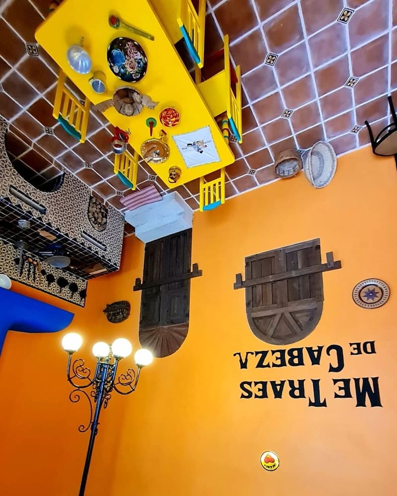 Una de las mayores atracciones es la casa que se encuentra "patas arriba". Foto: Instagram