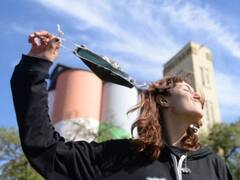 Mañana el uso de barbijo al aire libre dejará de ser obligatorio pero no en todos los casos: ¿cuándo se debe seguir usando?