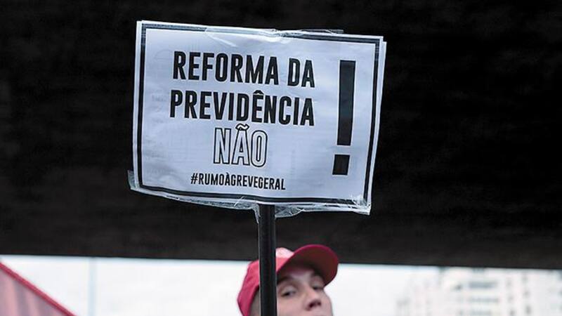 La presión de los sindicatos y las elecciones frenaron la ley previsional