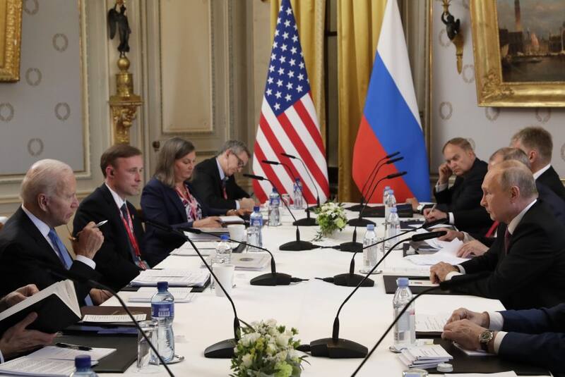 Un tramo de la cumbre de Biden y Putin - Europapress