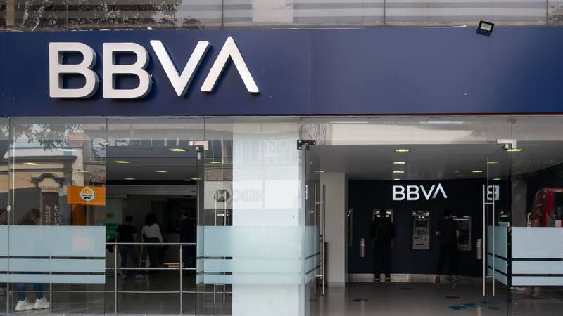 Banco BBVA cambia para siempre su imagen con el objetivo de renovarse y transmitirle confianza a sus clientes. (Imagen: archivo)
