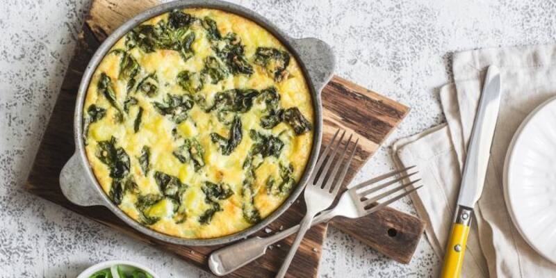 Un desayuno altamente recomendable es la tortilla de espinaca y atún. Fuente: Archivo