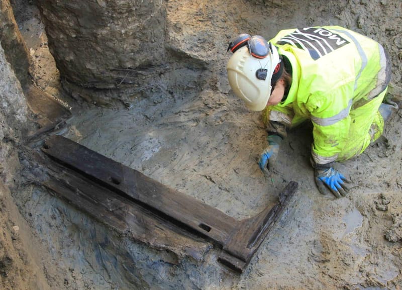 Los restos de la cama funeraria fueron encontrados en el viaducto de Holborn. (Fuente: Museo de Arqueología de Londres).