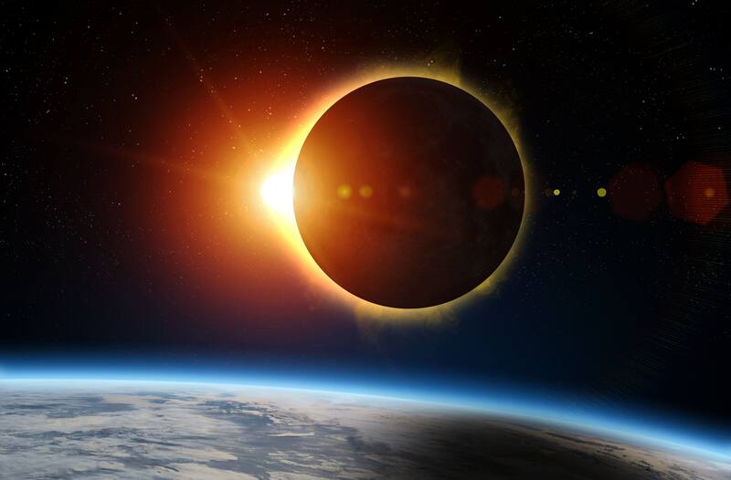 6 minutos de noche en pleno día: cómo observar el eclipse solar más largo del siglo de forma segura. Fuente: Shutterstock.