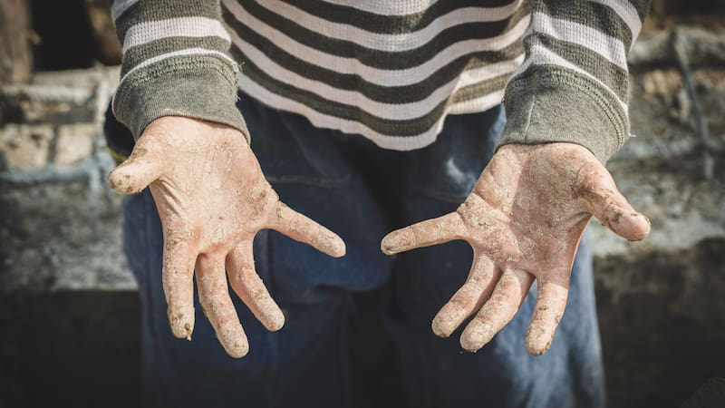 Armani y Dior, en problemas: los acusan de "trabajo esclavo" para fabricar sus productos mas caros.