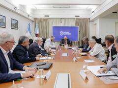 En Rosada miran a Caputo y una interna gremial para desactivar el conflicto con UTA