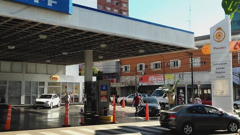 La medida con la que se busca evitar que la población de ambas ciudades se abastezca en localidades limítrofes de Paraguay.