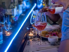 Así es el exclusivo bar de Buenos Aires que tiene una cava de vinos y funciona abajo de una lavandería