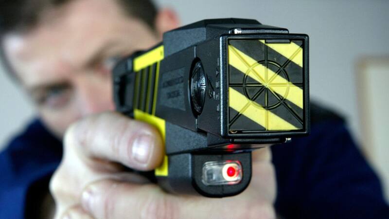 "Las taser son necesarias e imprescindibles": la postura crítica dentro del Frente de Todos