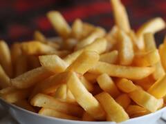 Importante cadena regala papas fritas todos los viernes por el resto de 2024