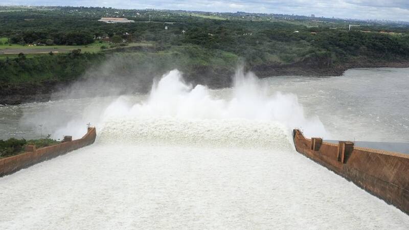 El proyecto hidroeléctrico sobre el río Santa Cruz.