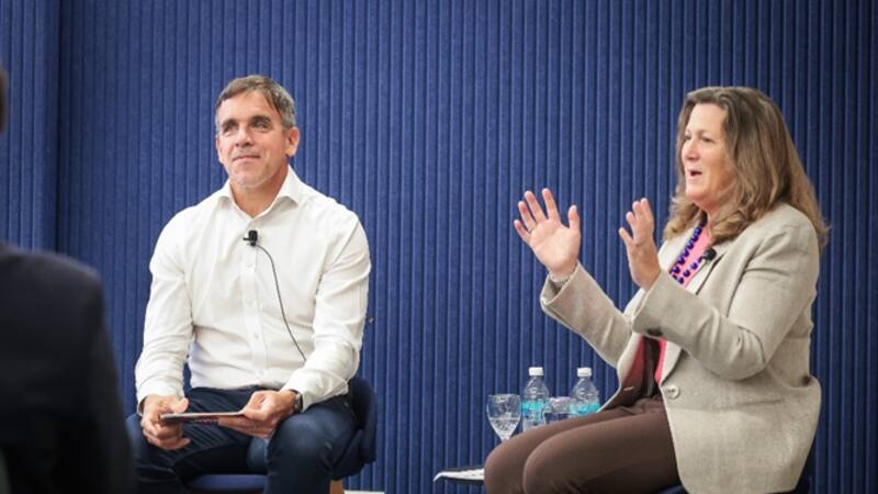Martín Galdeano, presidente de Ford Sudamérica, y Elena Ford; la tataranieta de Henry Ford visitó la Argentina: para qué vino al país