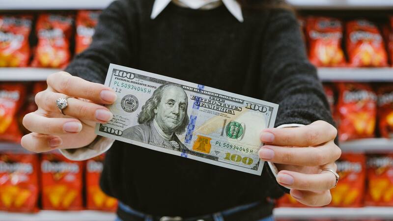 Muchas familias deben reajustar sus presupuestos para afrontar mayores dificultades económicas.