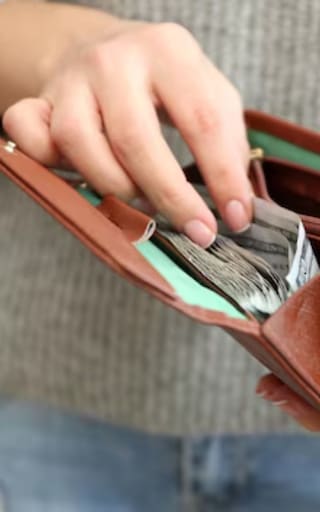 Qué significa ordenar los billetes de mayor a menor, según la psicología