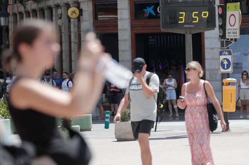 España ya está sintiendo la tercera ola de calor del verano. La canícula, el periodo más caliente del año que dura del 15 de julio al 15 de agosto, llegó a nuestro país este sábado que pasó. (Imagen: archivo)