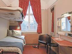 Hoteles para todos los gustos: se puede dormir en celdas, tras las rejas