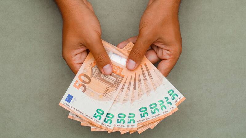 Adiós euro | Estos son los billetes que las tiendas no aceptarán nunca más: así puedes cambiarlos.