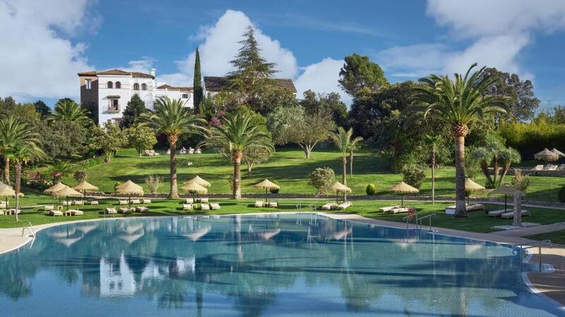 Este lujoso hotel es el mejor de España, recibió una estrella Michelin y está en la frontera con Málaga y Granada