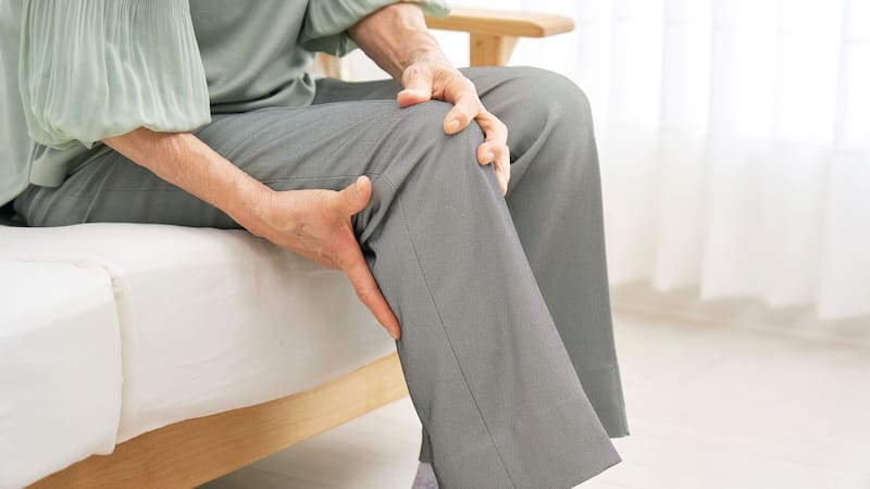 El análisis de diferentes tipos de líquidos corporales puede ayudar a identificar el tipo de artritis que tengas.