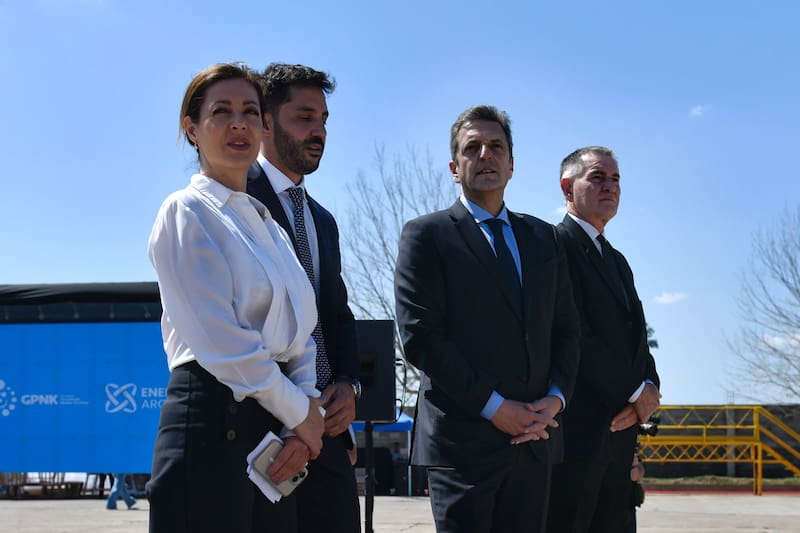 Sergio Massa junto a la secretaria de Energía, Flavia Royón, y el titular de la AFIP, Carlos Castagneto.