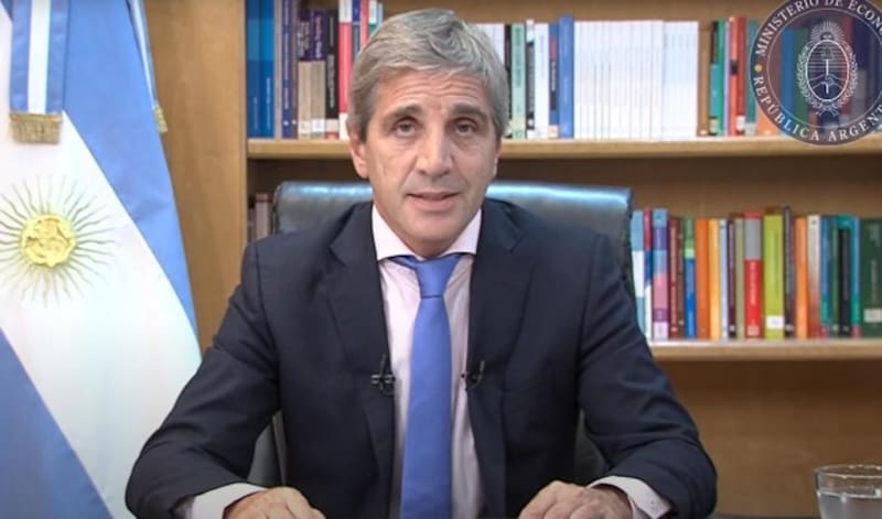 Caputo muestra equilibrio fiscal tras un ajuste histórico a las jubilaciones