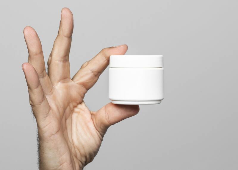 Actualmente los líquidos deben estar en envases de hasta 100 ml pero es posible que esto cambie. (Fuente: Freepik)