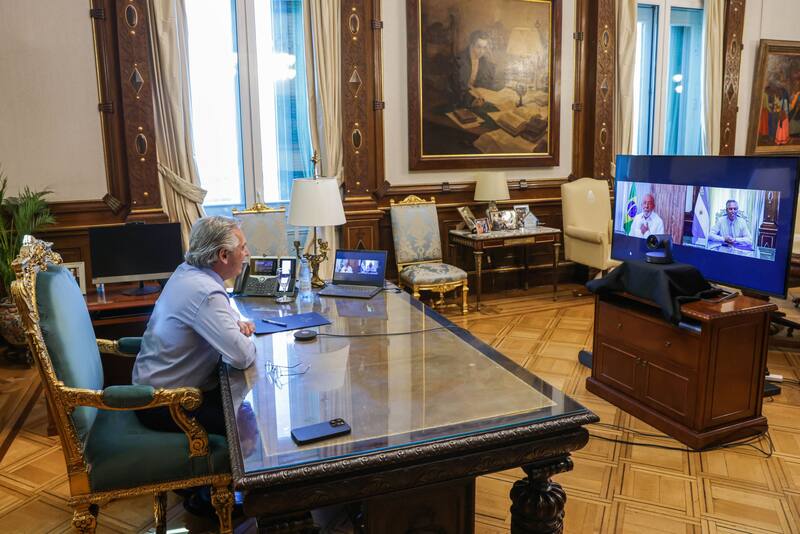 Imagen de la videoconferencia de Alberto Fernández con el presidente de Brasil, Lula Da Silva, este jueves en la Casa Rosada. Foto: Presidencia de la Nación.