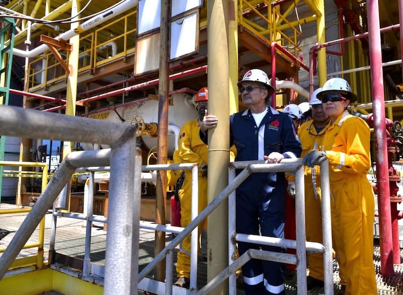 Empresas como Pemex están en riesgo por el cambio de matriz energética. Fuente: Archivo