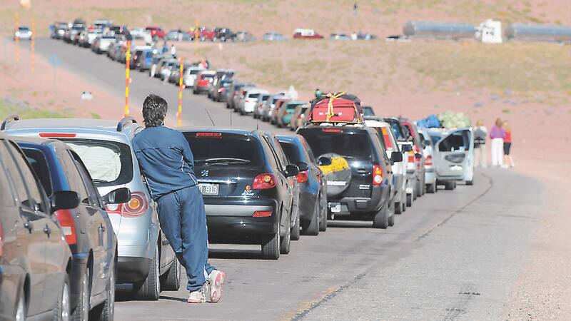 Colas en el paso a Chile