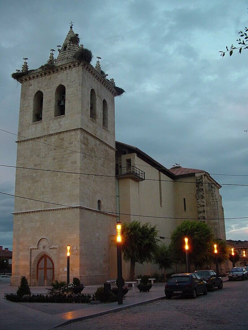 Exterior de la Iglesia de San Juan Bautista en Guadalix de la Sierra (Fuente: Wikimedia Commons)