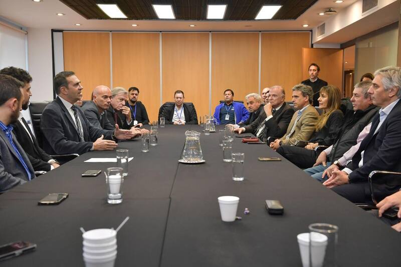 La mesa de negociación que llegó a buen puerto.