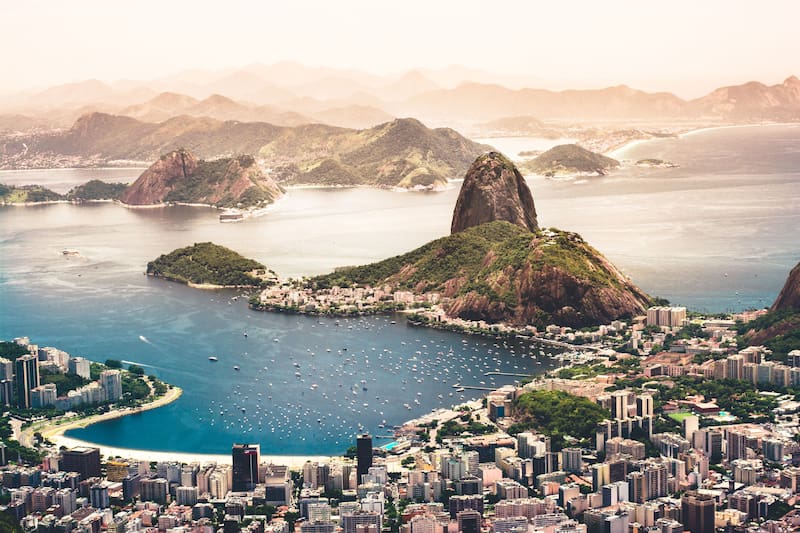 El trámite para obtener la visa para jubilados y pensionados argentinos en Brasil permite residir en el país por un período inicial de 2 años. (Foto: Unsplash)