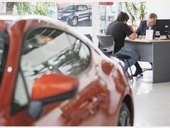 Mejora la confianza de los consumidores, pero sigue en niveles muy bajos