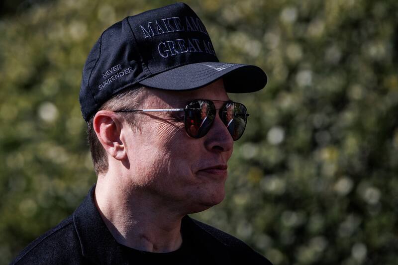 DOGE, impulsado por el magnate Elon Musk, cancelará 300 mil tarjetas de crédito. Fuente: Archivo.