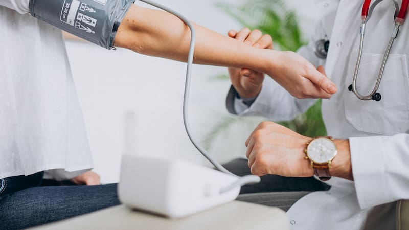 Esta es la mejor manera de reducir el colesterol malo con remedios naturales.