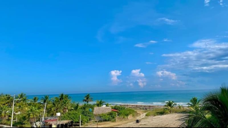 Además de sus playas, hay actividades acuáticas emocionantes, como el kayak o el snorkel que permiten a los visitantes explorar la belleza submarina de la región.