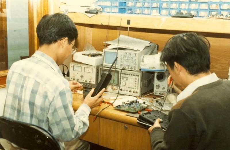 Huawei empezó vendiendo centralitas y luego pasó a desarrollar sus propios productos.