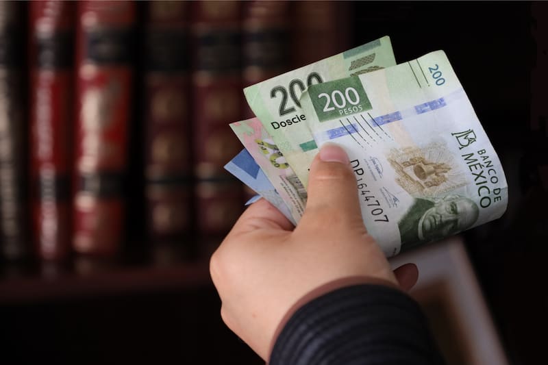 Quiénes cobrarán su aguinaldo antes de diciembre. Fuente: archivo.