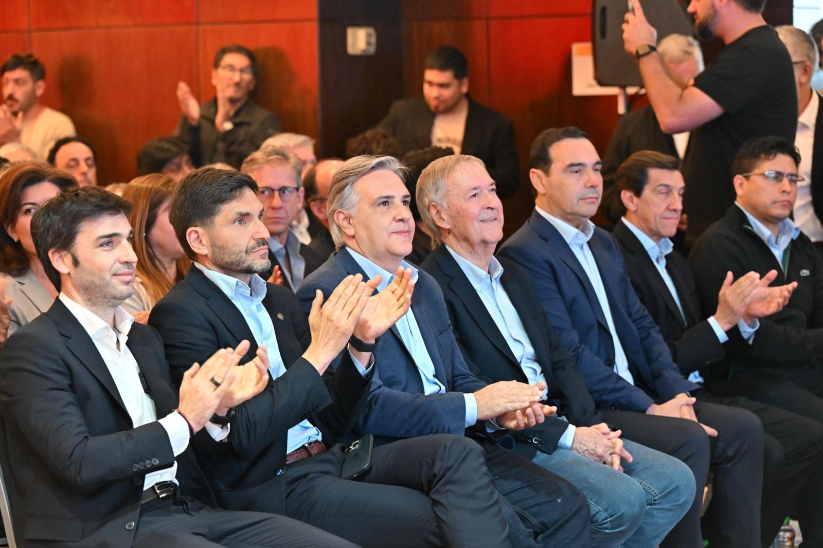 Milei roza la mayoría: los gobernadores que pueden darle la reforma laboral y tributaria Milei roza la mayoría: los gobernadores que pueden darle la reforma laboral y tributaria