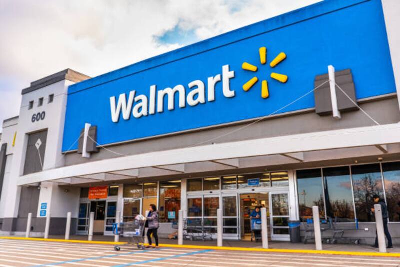 La famosa cadena de supermercados Walmart realiza jornadas de salud para personas de bajos recursos. Fuente: Archivo.