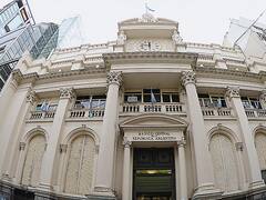 Wall Street alerta que la baja de tasas pondrá más presión sobre la brecha y la inflación